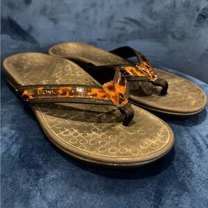 Vionic Tide II Patent Tortoise Shell Flip-Flop